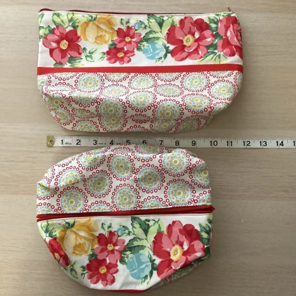 NWOT Set of 2 flora makeup or toiletry bags, large 12” small 10”, matching set